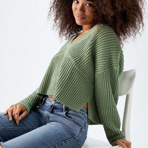 Kendall & Kylie Cropped V Neck Sweater